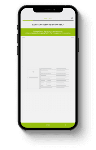 Das Bild zeigt die WebApp von myConnect auf einem Smartphone. Auf dem Bildschirm ist eine Zulassungsbescheinigung Teil 1 sichtbar, die gerade fotografiert wird. Die Benutzeroberfläche der App bietet eine Anleitung zur Fotografie des Dokuments. Der obere Bildschirmbereich zeigt den Titel „ZULASSUNGSBESCHEINIGUNG TEIL 1“, und am unteren Rand sind Schaltflächen für das Aufnehmen von Fotos zu sehen.