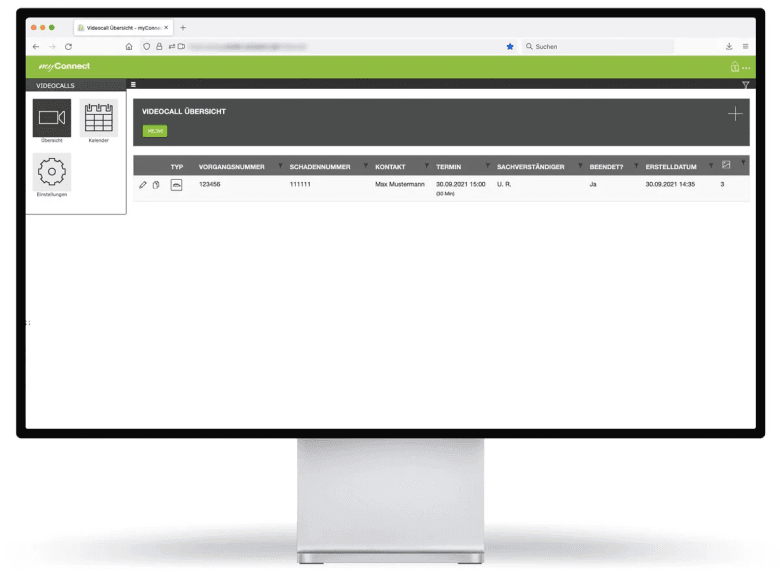 Das Bild zeigt den myConnect VideoCall-Bereich auf einem Desktop-Computer. Der Bildschirm zeigt die Benutzeroberfläche für einen Videoanruf mit einem leeren Video-Chat-Fenster. Auf der rechten Seite des Bildschirms sind die Eingabefelder für spezifische Schadensinformationen wie Vorgangsnummer, Schadenummer, Hersteller, Fahrzeugtyp und Kontaktdaten sichtbar. Der Bereich enthält auch Buttons für weitere Funktionen wie Teilen, Vorabinformationen und Teilnehmer. Es wird ein geplanter Videoanruf für einen Fahrzeugschaden angezeigt.