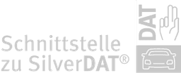 Das Bild zeigt das Logo einer Schnittstelle zu SilverDAT®, einem Produkt der DAT (Deutsche Automobil Treuhand GmbH). Das Design umfasst den Schriftzug „Schnittstelle zu SilverDAT®“, der den integrativen Charakter der Softwarelösung betont. Das Logo enthält auch das DAT-Logo und ein Symbol eines Fahrzeugs, was darauf hinweist, dass es sich um eine digitale Schnittstelle handelt, die speziell für die Fahrzeugbewertung und -analyse konzipiert wurde. Diese Lösung ermöglicht eine nahtlose Verbindung zu SilverDAT®, einer weit verbreiteten Plattform in der Kfz-Branche.